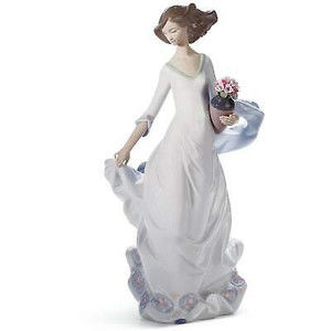 Lladro  Reverie Moment Figurine 01008242
